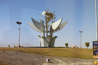 Скульптура знак мира, памятник мира в Шарм-эль-шейхе
